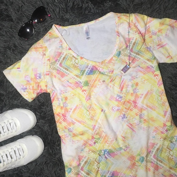LuLaRoe Classic Tee 💛 Colorful Geometric Pattern - Picture 2 of 6